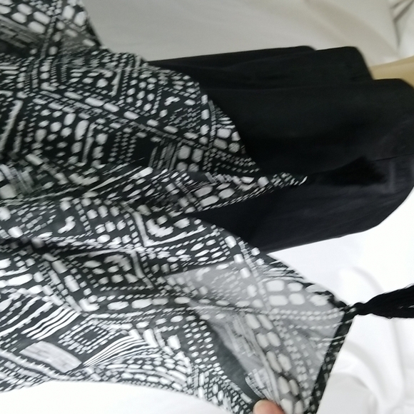 PALISADES BEACH CLUB COVER-UP MED/ LARGE IN BLACK & WHITE KENTE - Picture 7 of 9